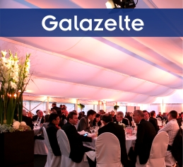 Galazelt mieten für Firmenevent Zeltverleih Erding Exklusives Galazelt mit Zelthimmel und toller Beleuchtung. Gäste an runden Tischen mit Stuhlhussen.