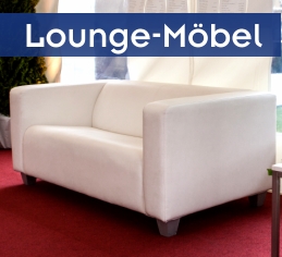 Loungemöbel mieten Erding | Exklusiver Verleih Oberbayern Weiße 2er-Kunstleder-Couch für Lounge-Events in Erding.
