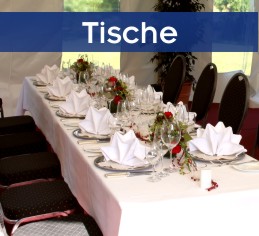 Tische mieten Erding | Bankett- & Bistrotisch Verleih Festlich eingedeckter Banketttisch mit Platztellern, Besteck und Gläsern für eine Gala in Erding.